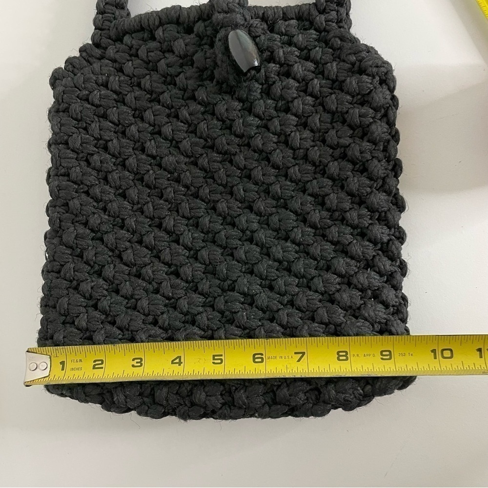 Vintage 90s/Y2K black macramé crochet purse with wooden bead closure - Picture 16 of 17